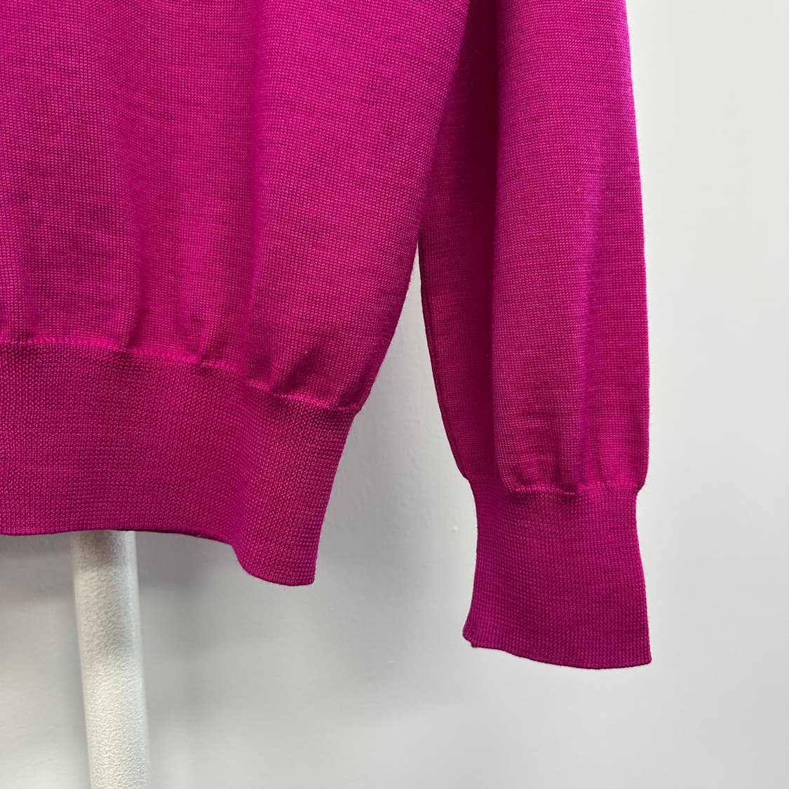 입생로랑 비즈 로고 니트 상품이미지7