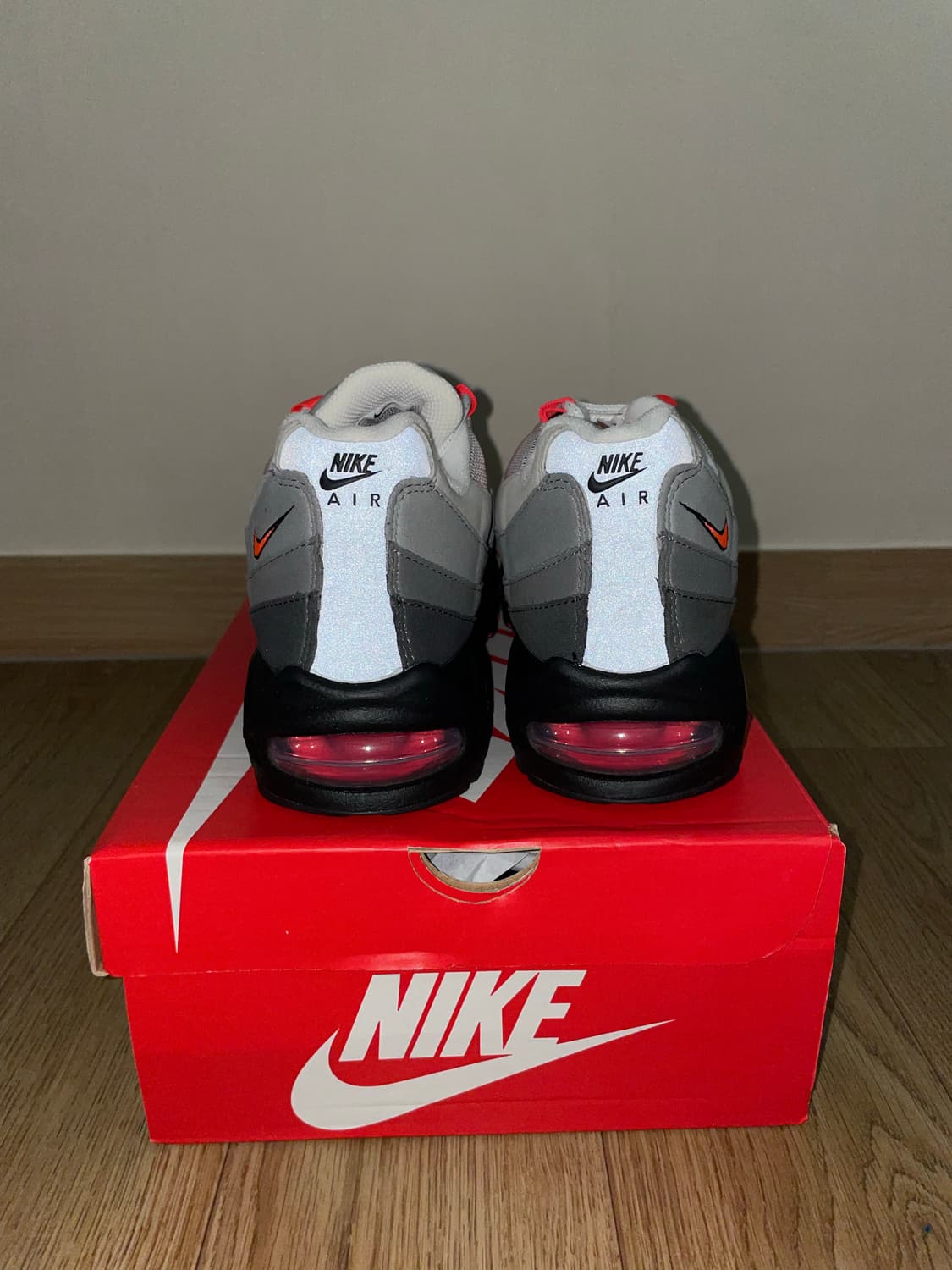 (새상품) 나이키 에어맥스95 OG 솔라레드 (270) 상품이미지3