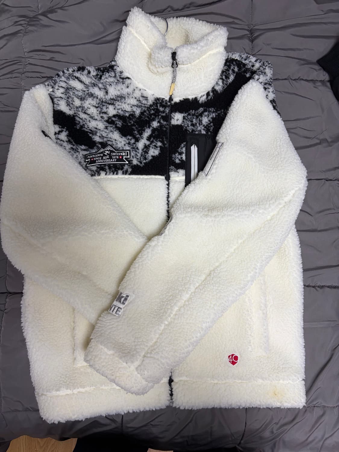 데상트 플리스 재킷 입니다 상품이미지1