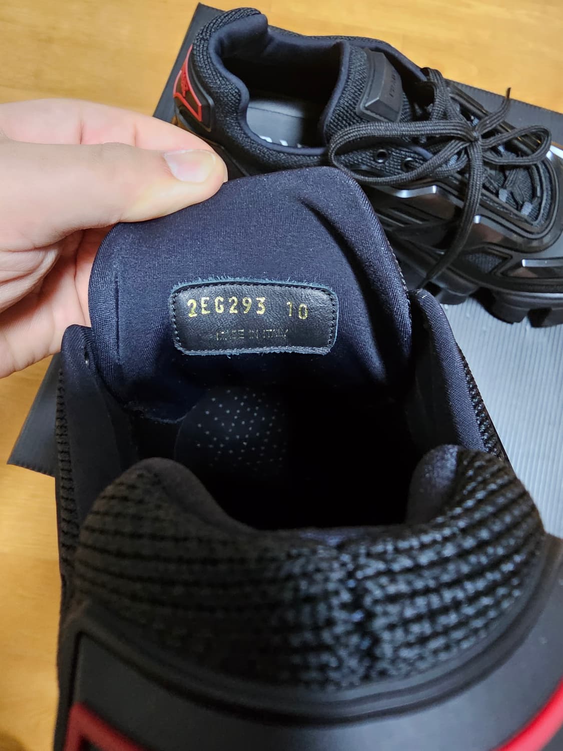 [UK10 / 290] 프라다 클라우드 버스트 썬더 블랙 스니커즈 상품이미지4