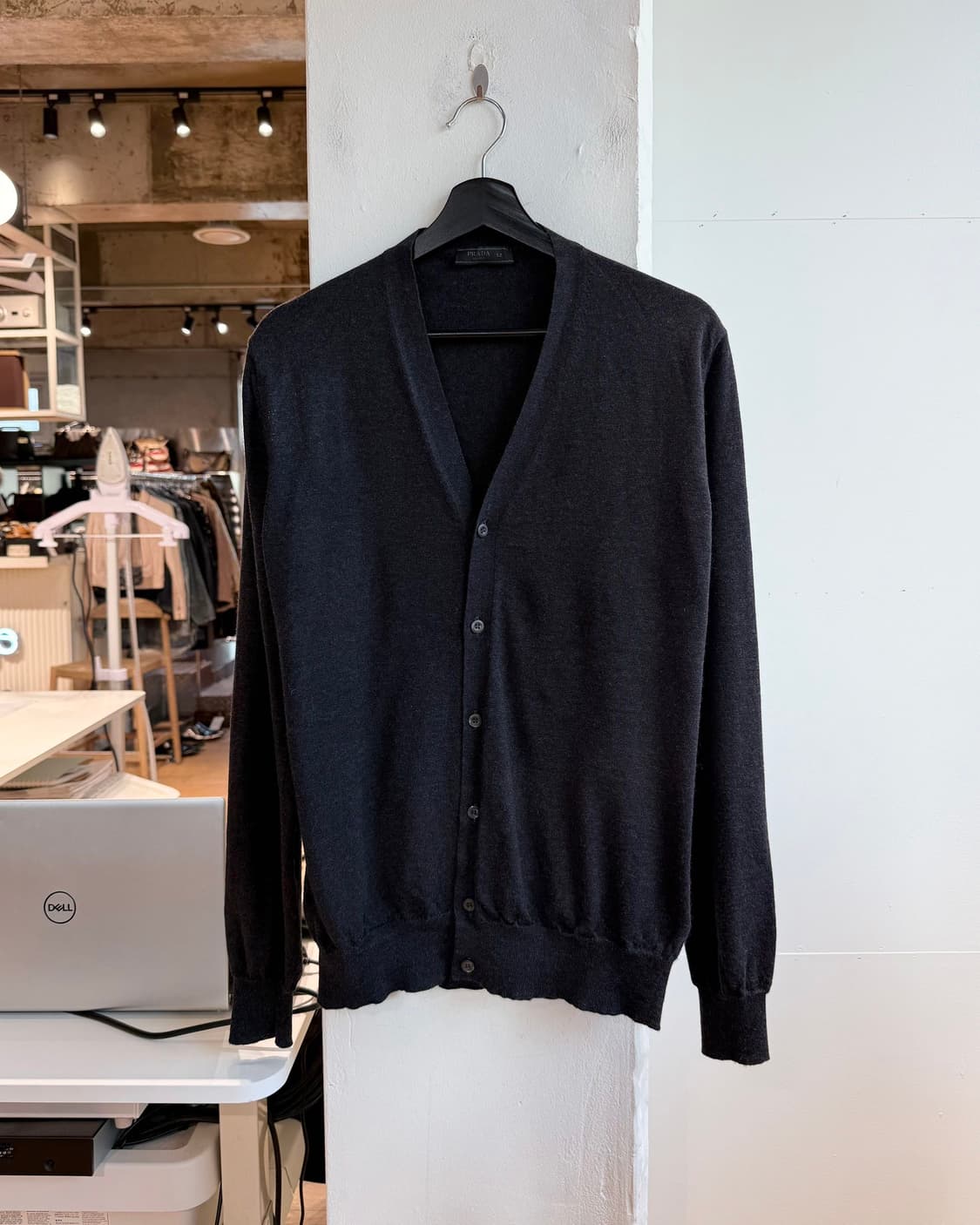 프라다 차콜 울 브이넥 가디건  상품이미지2