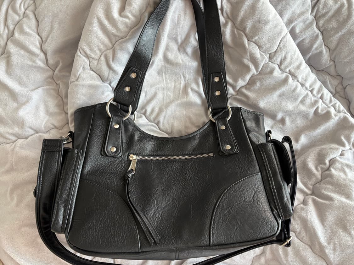 이우가마카라스 숄더백 Studded Leather Shoulder Bag 상품이미지3