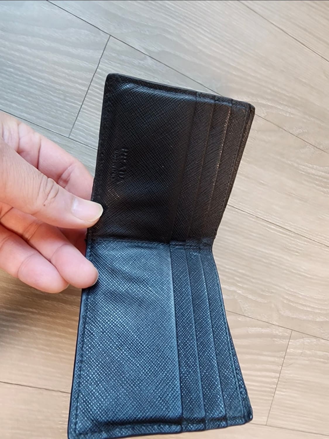 프라다 백화점 정품 남성 반지갑 팝니다 상품이미지4