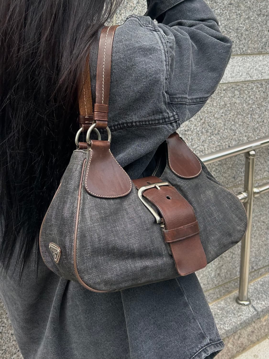 레어🩶)) 프라다 빈티지 데님 버클 숄더백 상품이미지1