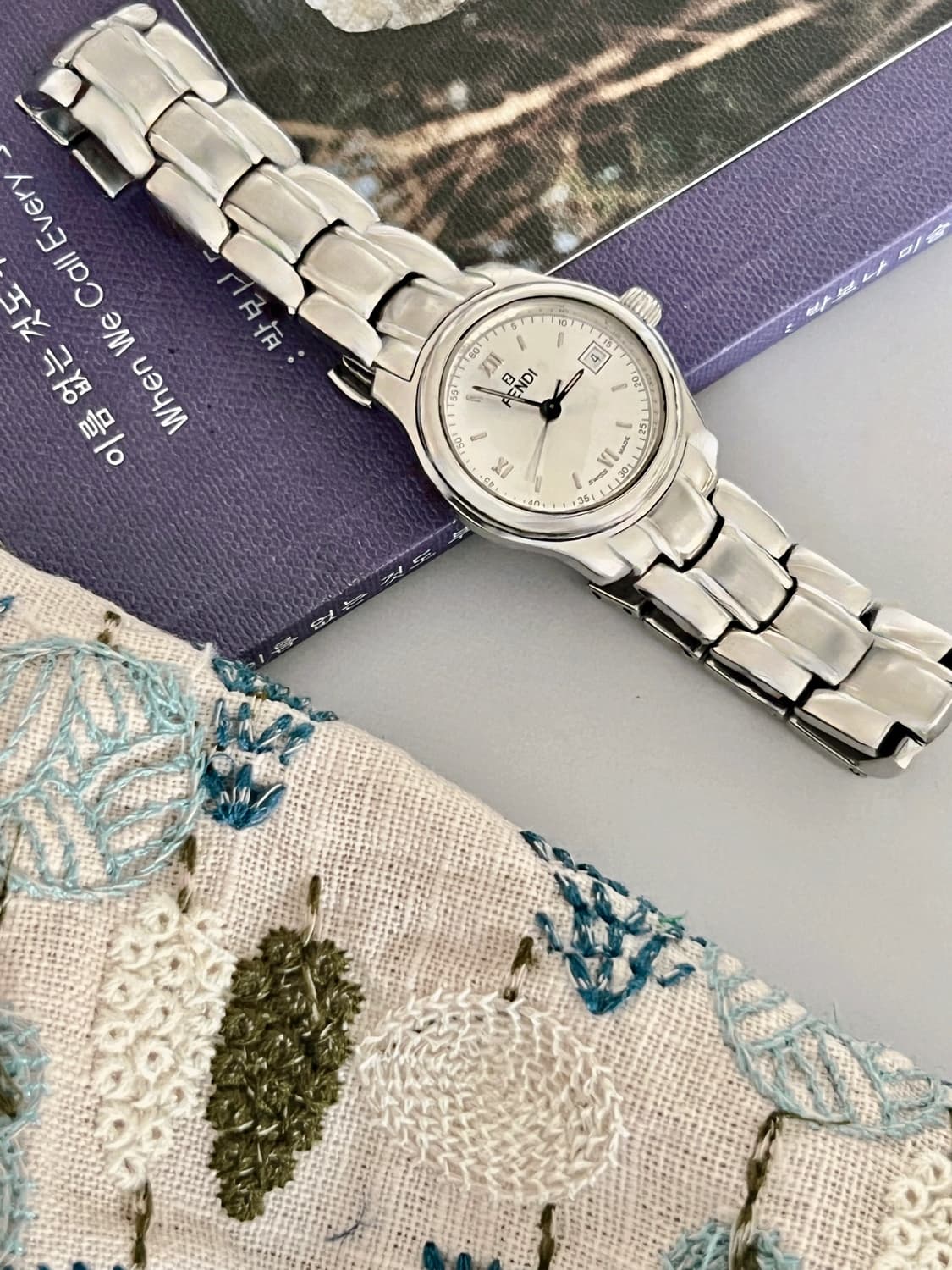 FENDI 실버 라운드 다이얼 펜디 시계 상품이미지5