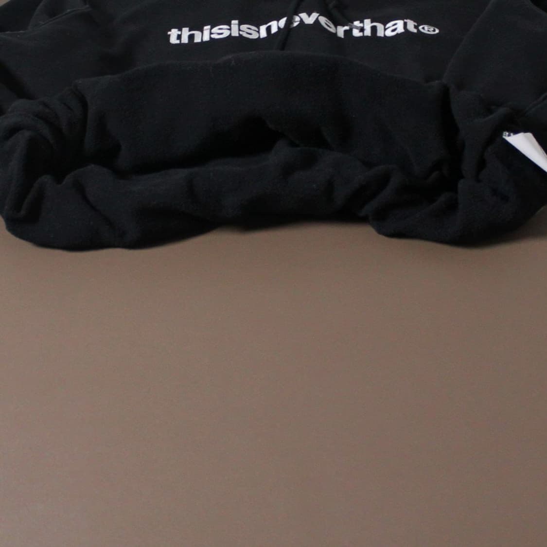 Thisisneverthat 디스이즈네버뎃 블랙 기모 후드티  상품이미지3