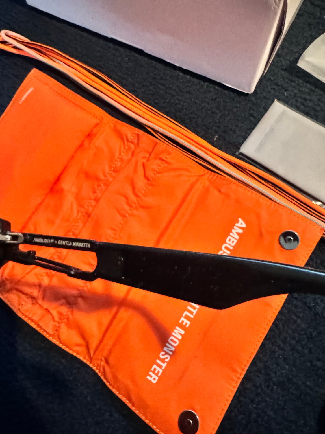 젠틀몬스터 엠부쉬 카라비너 선글라스 블랙/오렌지 상품이미지4