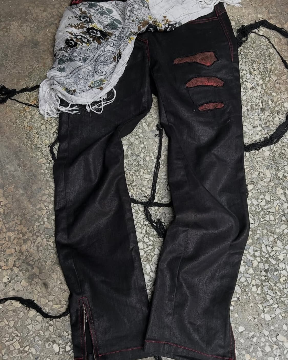 2000s vtg 펑크 데미지 코팅 블랙 슬림핏 팬츠  상품이미지2