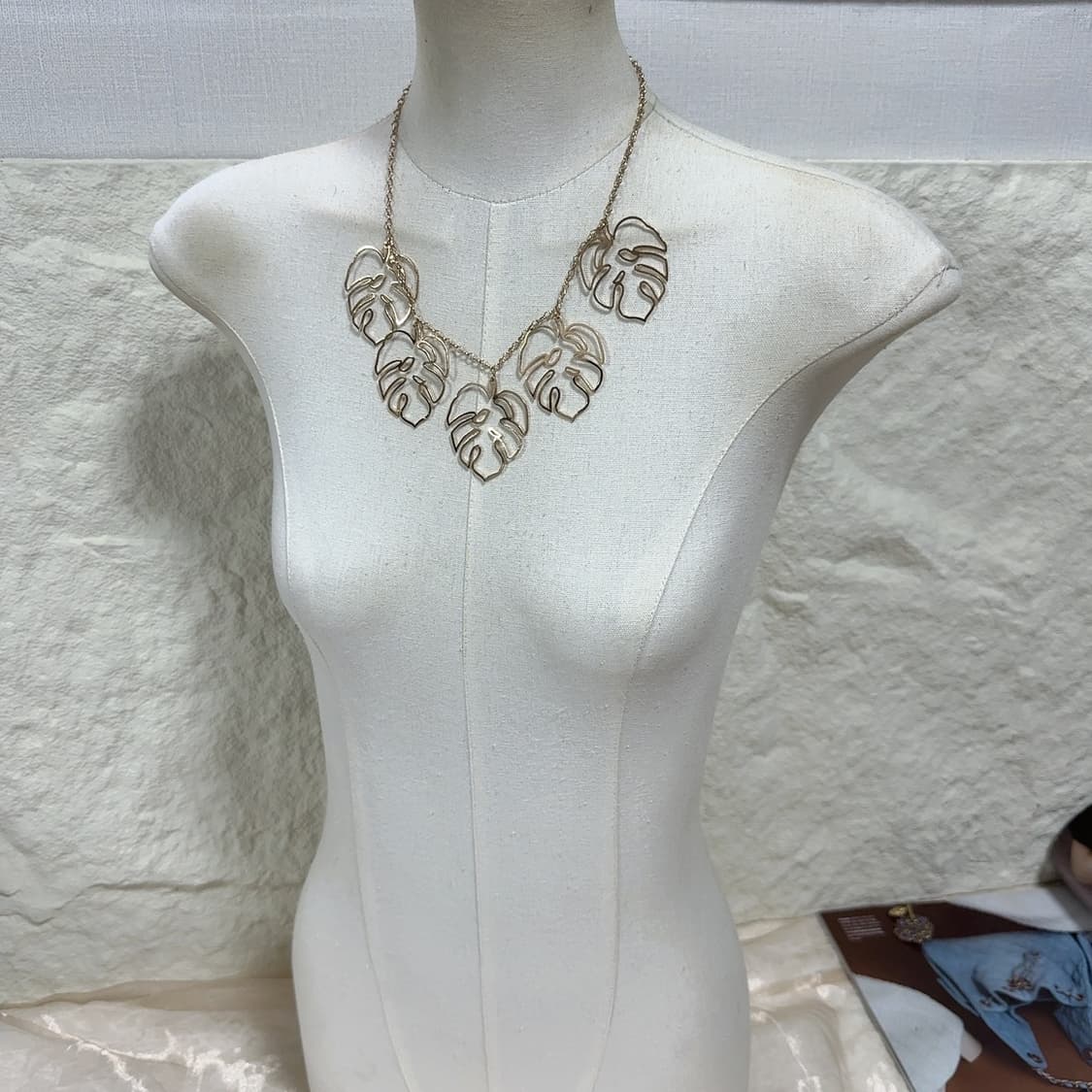 빈티지 몬스테라 메탈 목걸이 상품이미지1