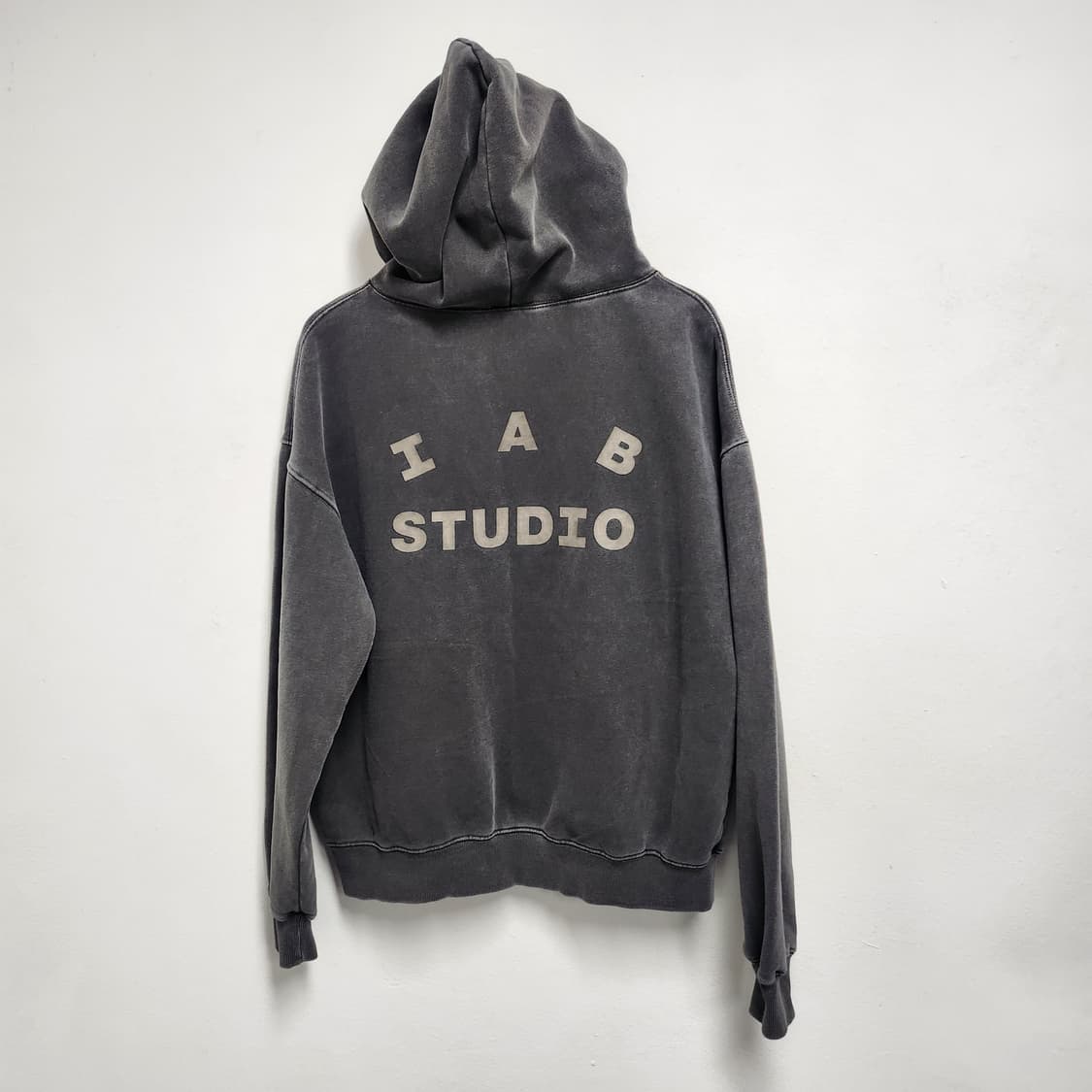 [L] 아이앱 스튜디오 IAB Studio 빈티지 워싱 기모 후드티 상품이미지2