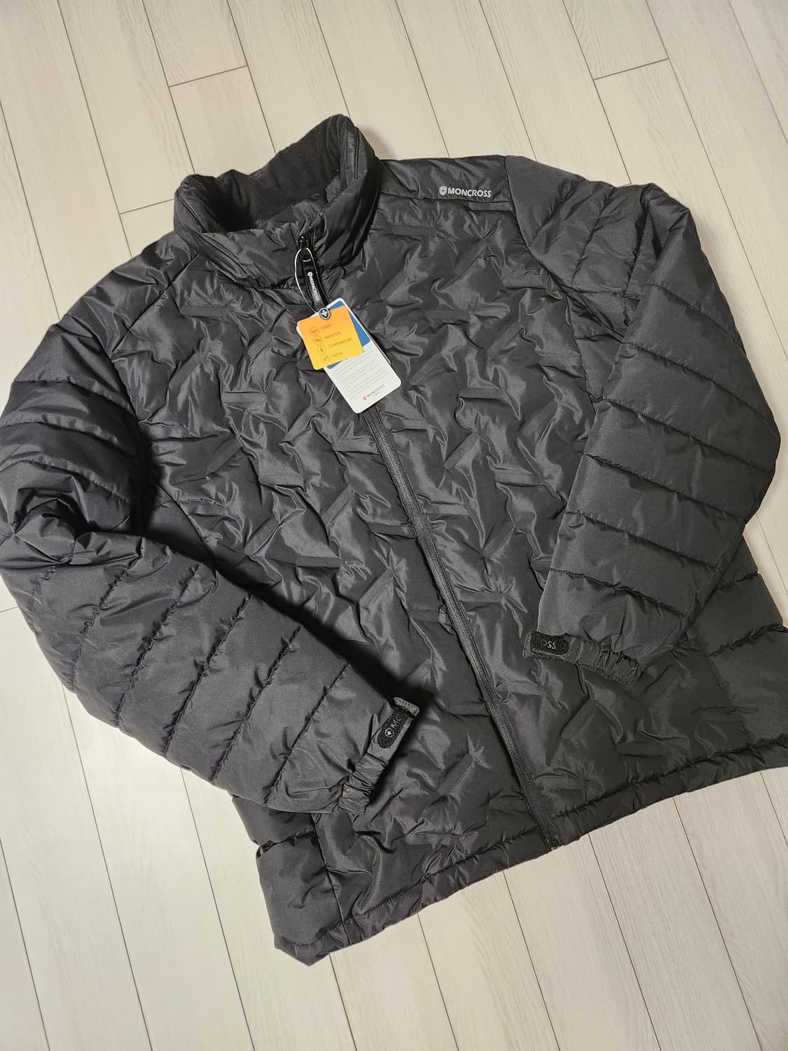 택새상품)MONCROSS 발수#방풍 기능성 경량패딩 사이즈115

  상품이미지1