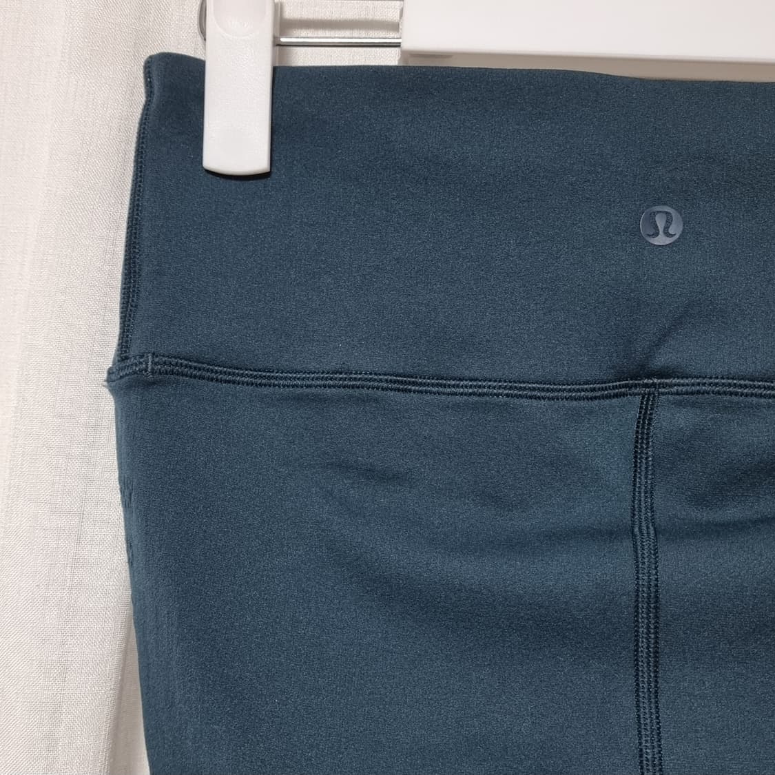 룰루레몬 사이드 펀칭 시스루 디자인 레깅스 (8 사이즈) 상태최상/1회착 상품이미지3