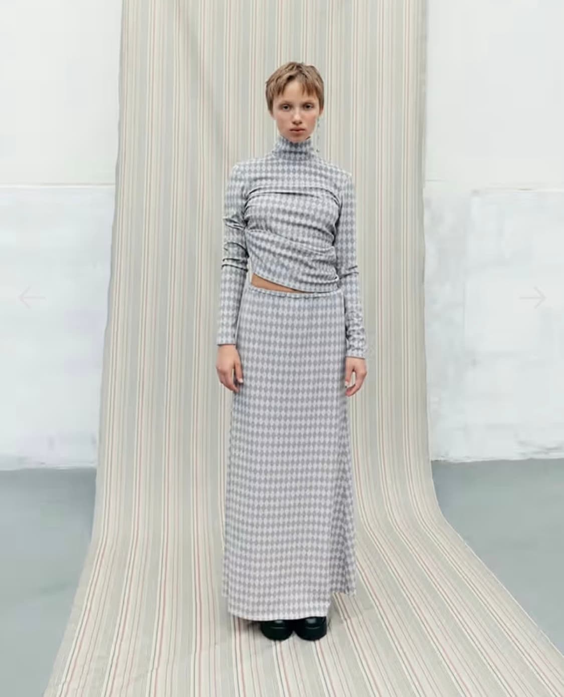 아모멘토 23fw 스커트 상품이미지1