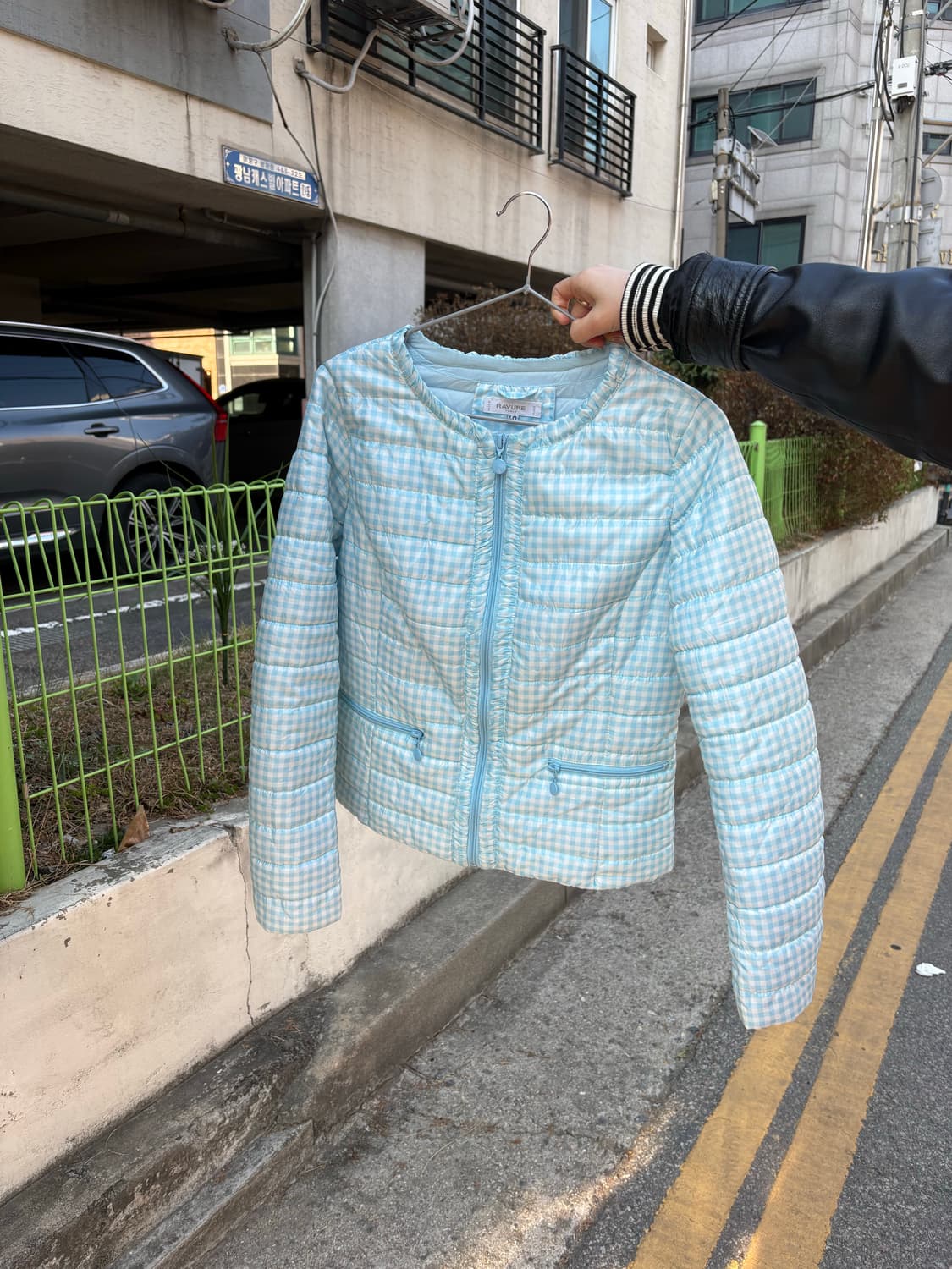 하늘색 체크 경량패딩 상품이미지1