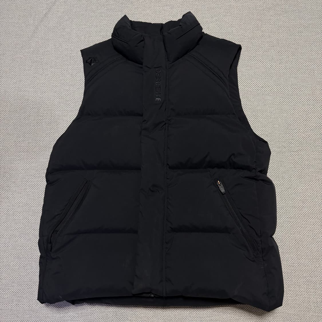 데상트 덕다운 패딩조끼 상품이미지1