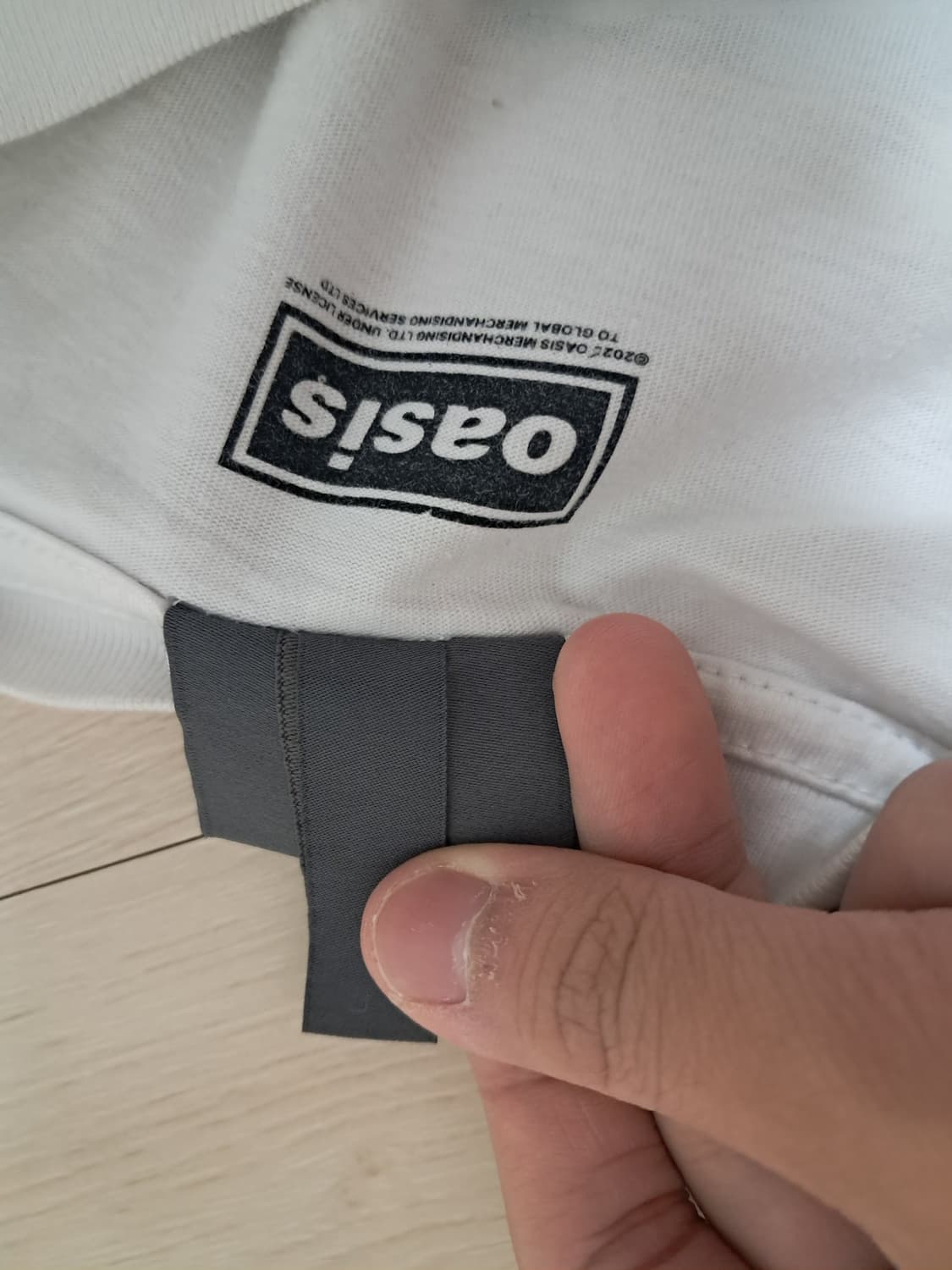 오아시스 티셔츠 판매합니다 상품이미지5