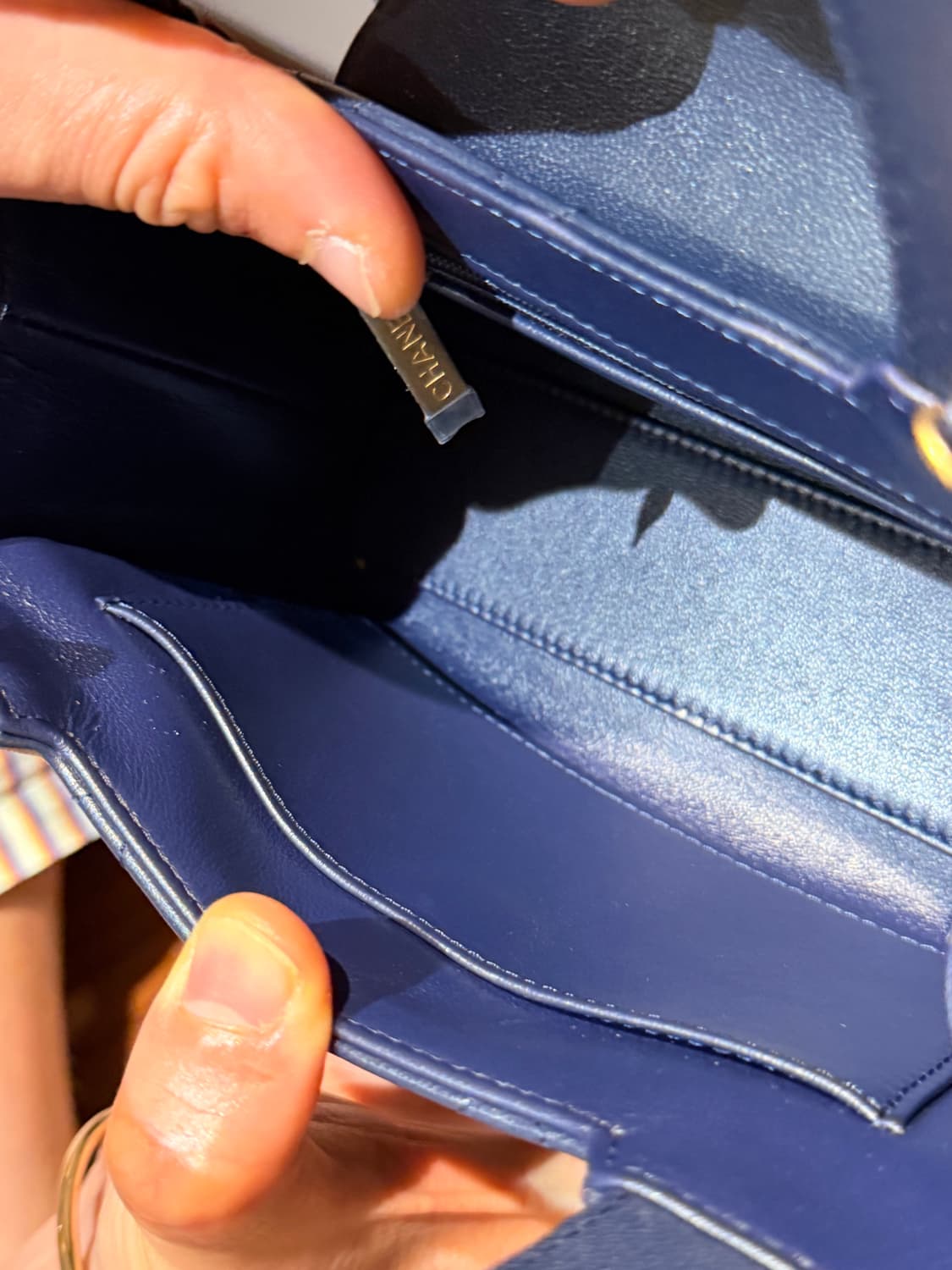 샤넬 캘리백 네이비 팝니다. 상품이미지7
