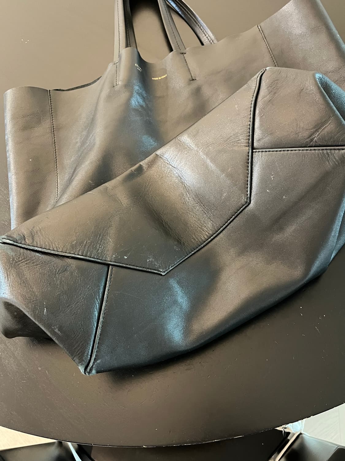 셀린느 버티컬 카바스 블랙 레더 정품  상품이미지4