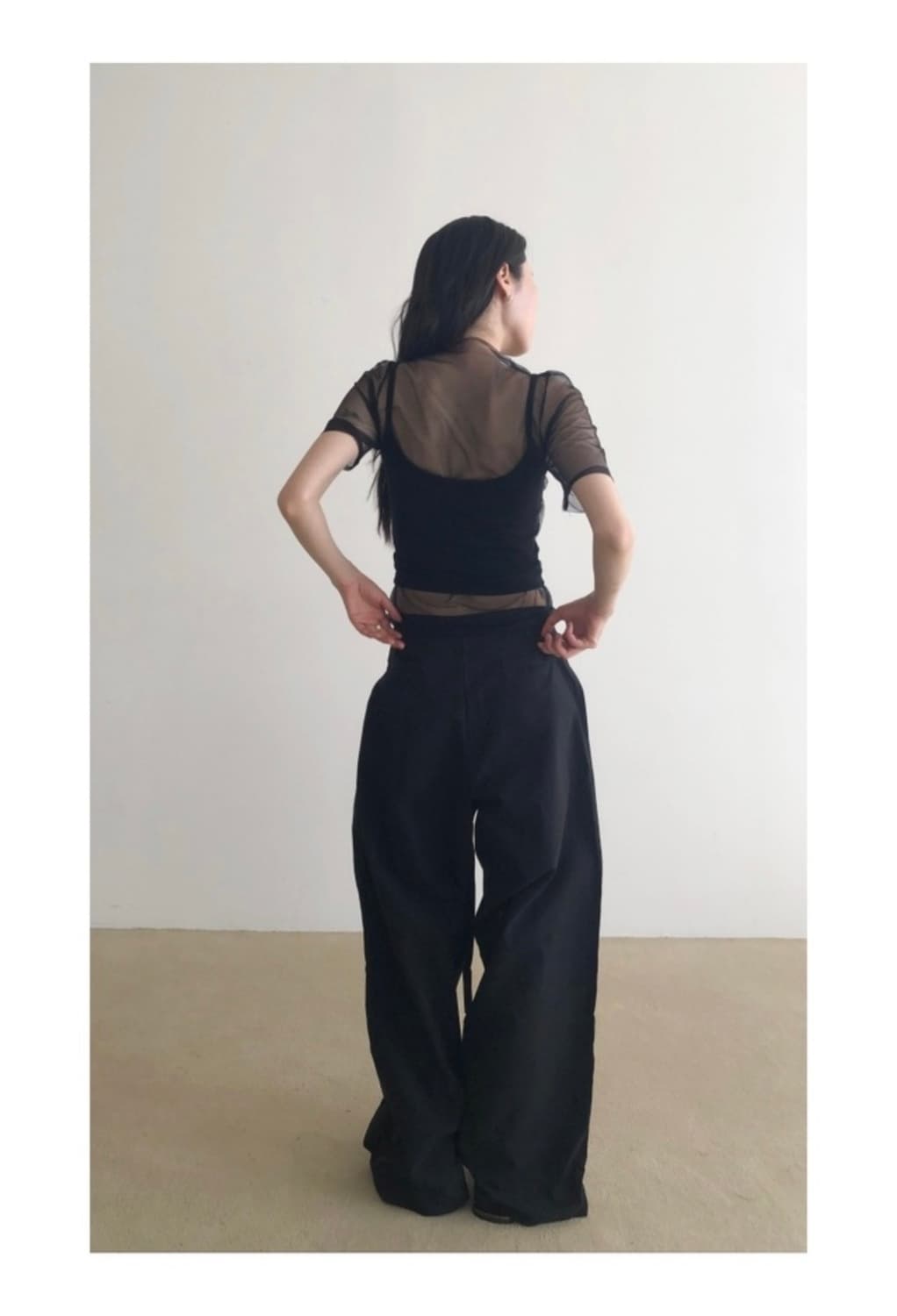 아델리오 글로우 시스루 반팔티 블랙 상품이미지2