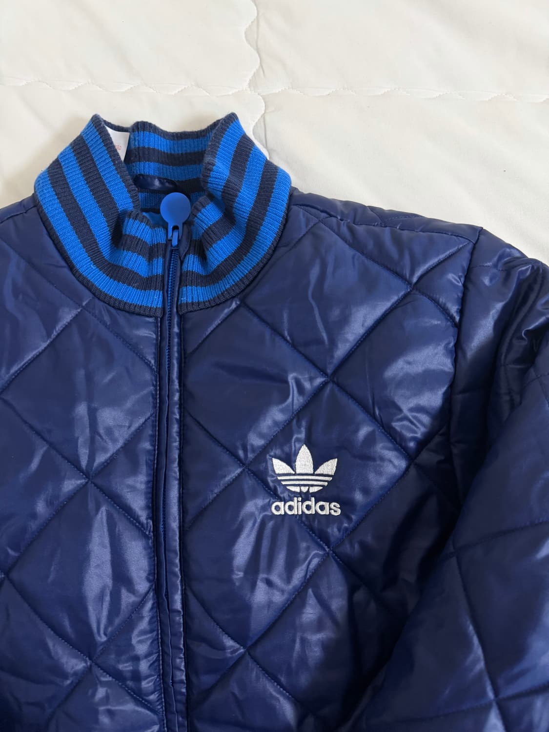 아디다스 퀄팅 경량패딩 상품이미지2