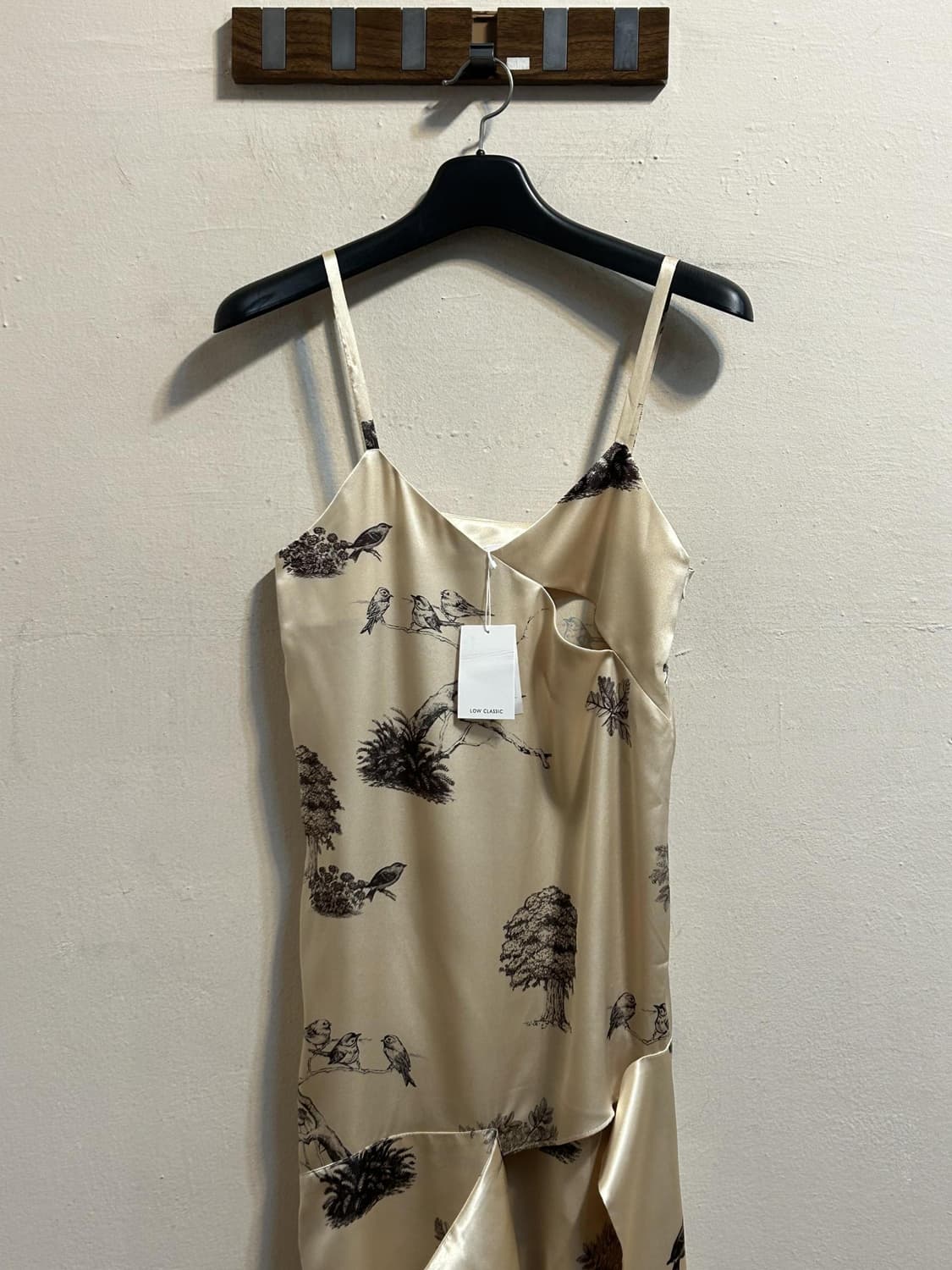 로우클래식 새틴 버드 프린트 드레이프 슬립 드레스 상품이미지3