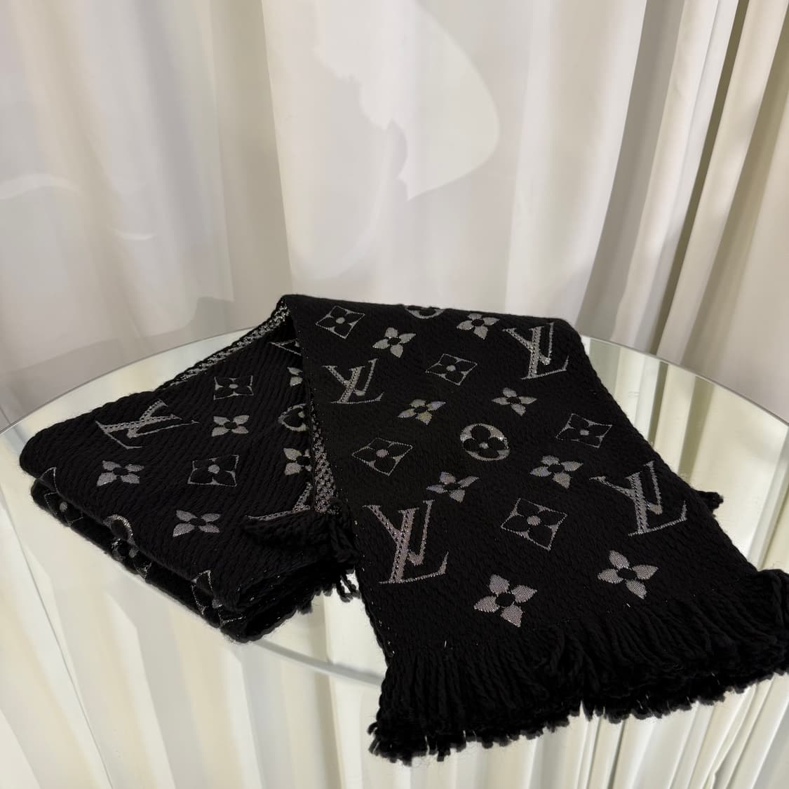 루이비통 로고마니아 샤인 모노그램 머플러 상품이미지1