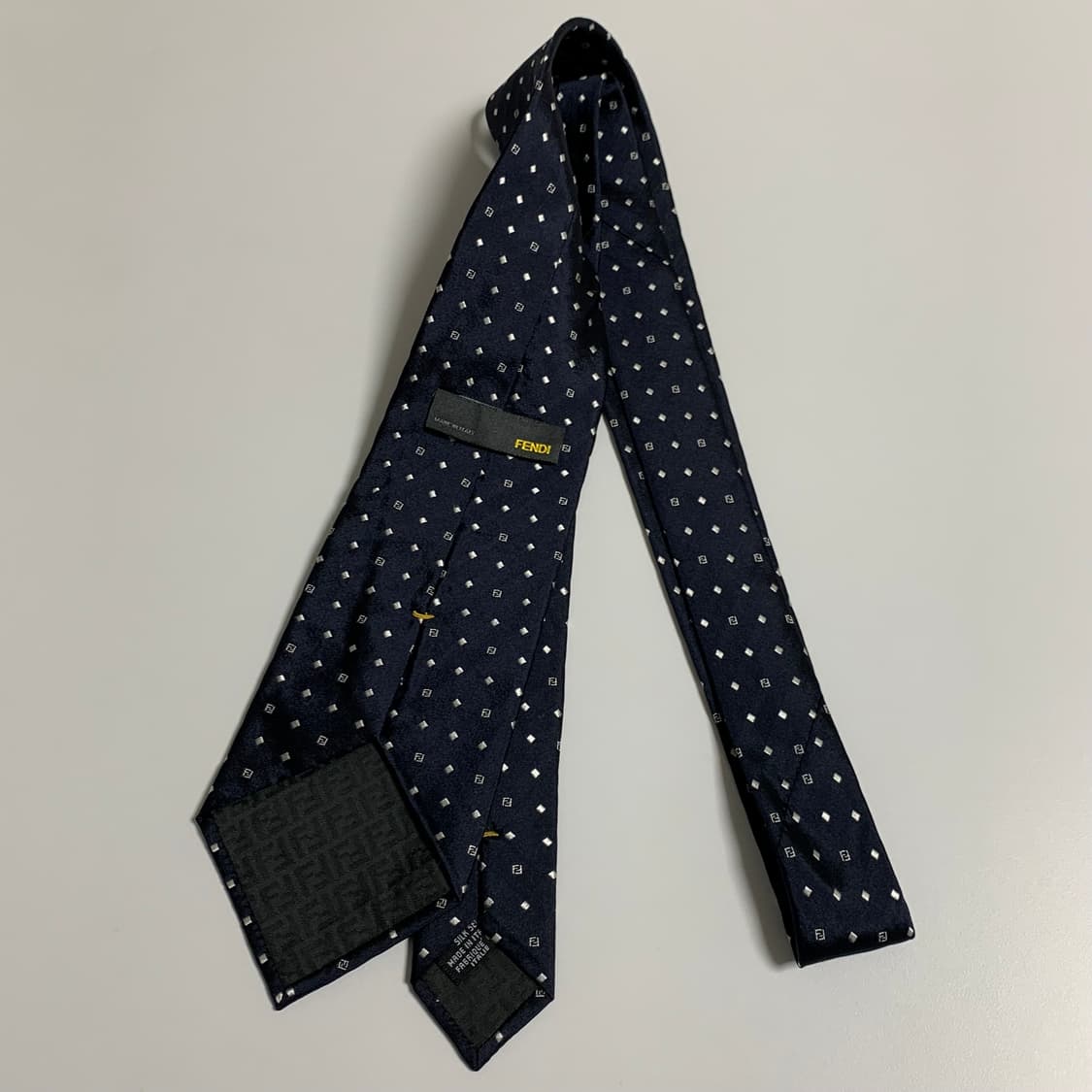 펜디(FENDI) FF모노그램 명품넥타이 신형라벨 진남색컬러 8.9cm 상품이미지8