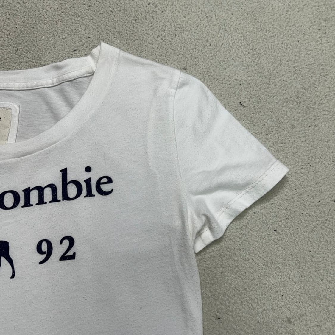 ABERCROMBIE & FITCH 센터로고 화이트 반팔티 M 상품이미지2