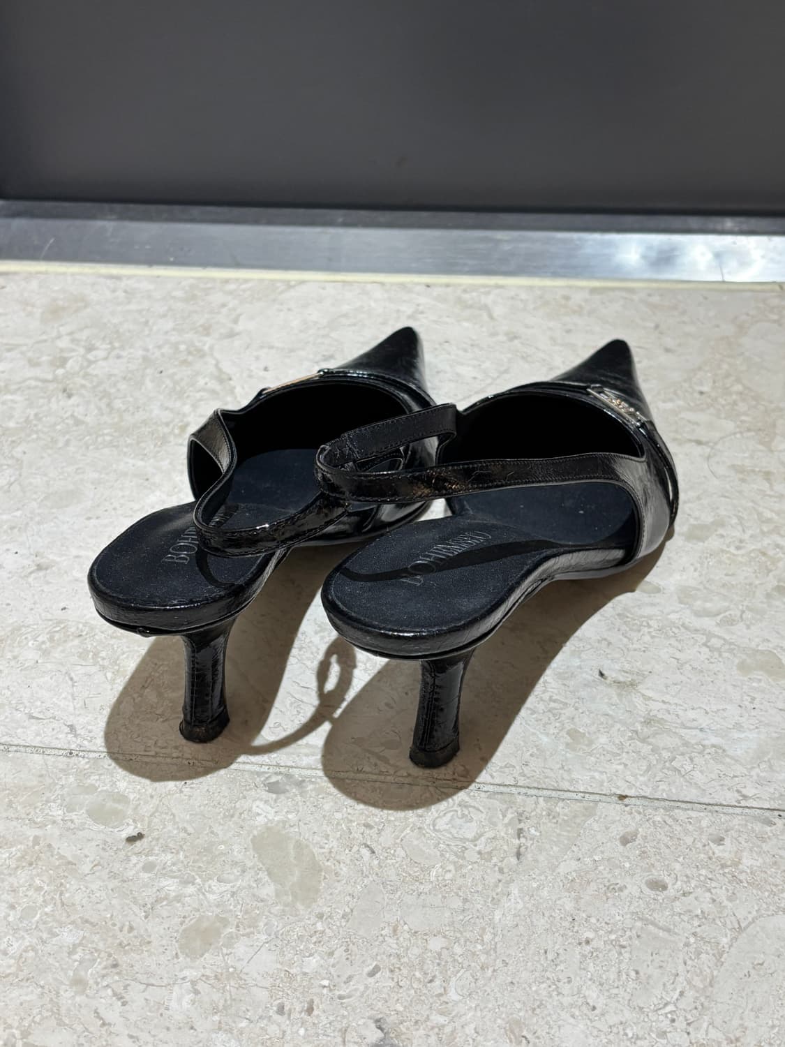 보헤미안서울 블랙 에나멜 슬링백 250 상품이미지2