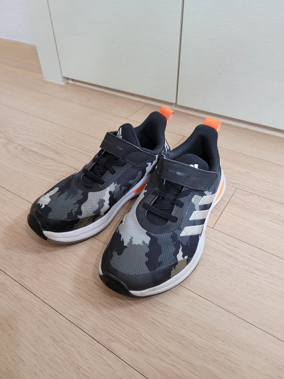 아디다스 Adidas 아동 운동화 215 블랙 상품이미지1