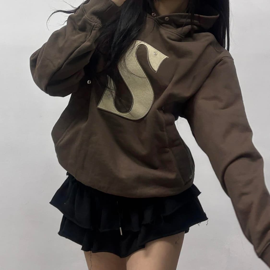 Satur 세터 리벳 아플리케 브라운 스웻 셔츠 후드티(95) 상품이미지1