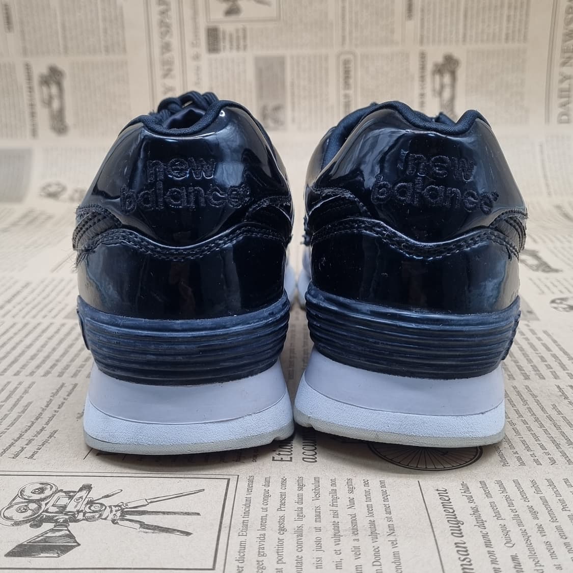 뉴발란스 574 유광 블랙 에나멜 운동화240 상품이미지4