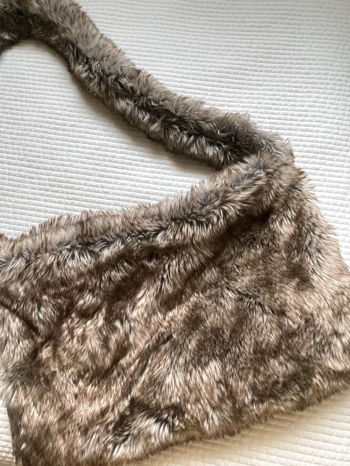 아모멘토 퍼 크로스백 가방 상품이미지2