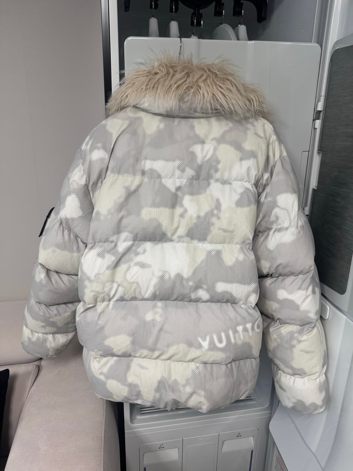 루이비통 화이트 카모 로고 패치 패딩 50사이즈 상품이미지5