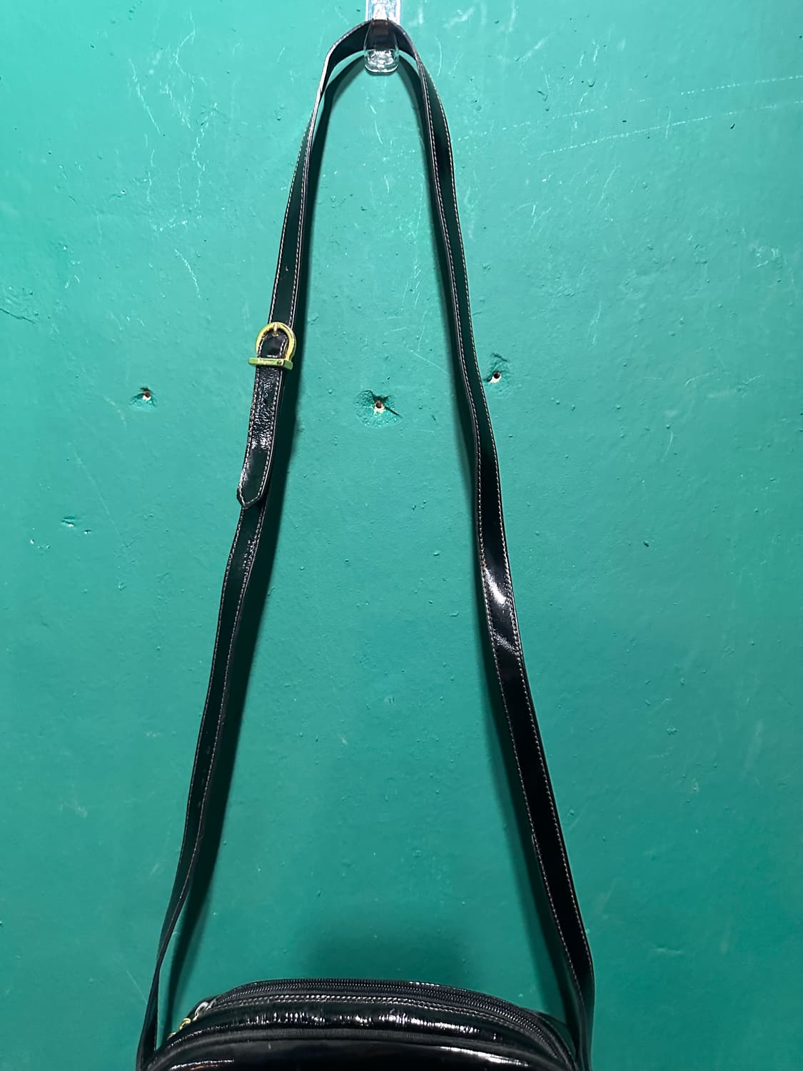 페레가모 에나멜 크로스백 상품이미지6