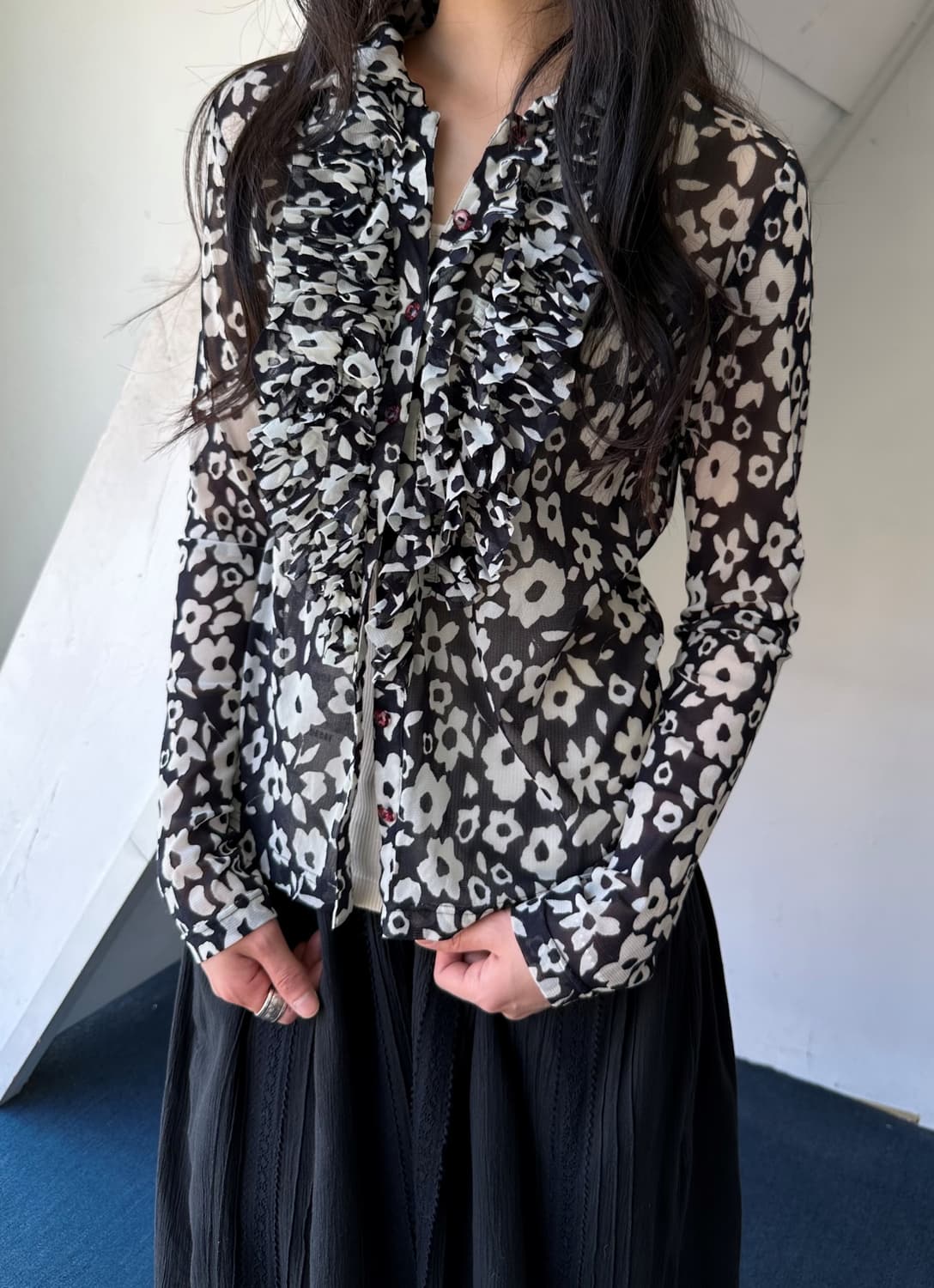 Silky fabric design wide collar blouse s 상품이미지8