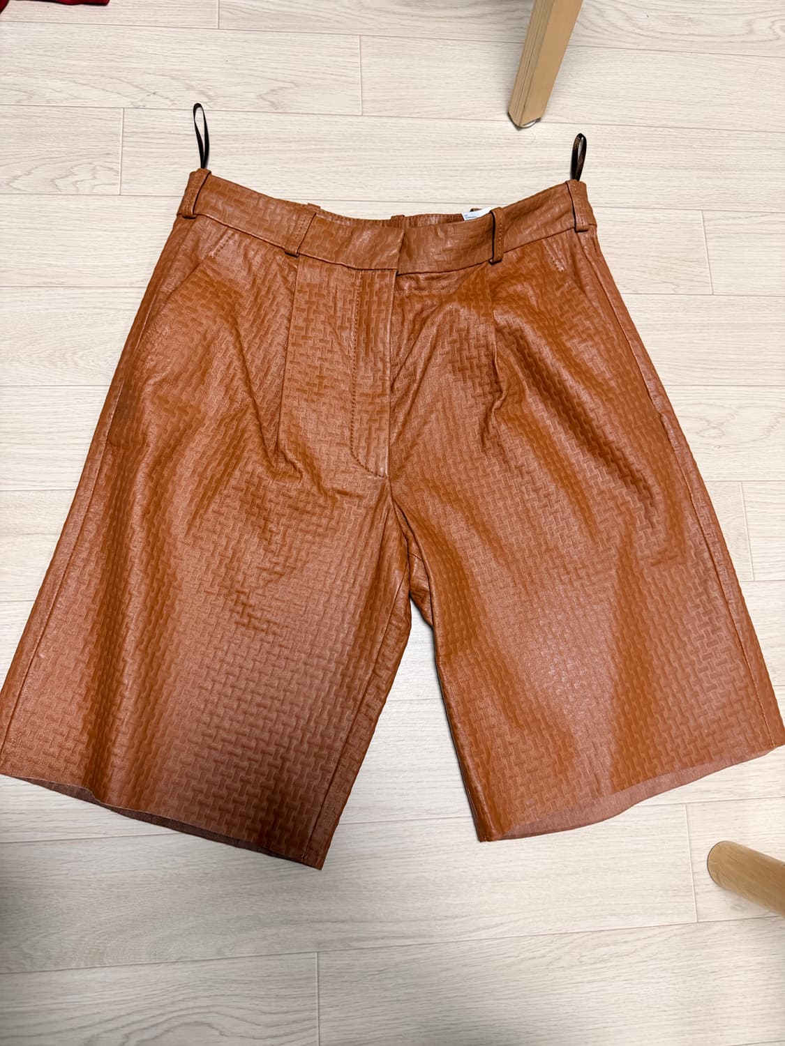 COS 아틀리에 가죽 반바지 상품이미지1