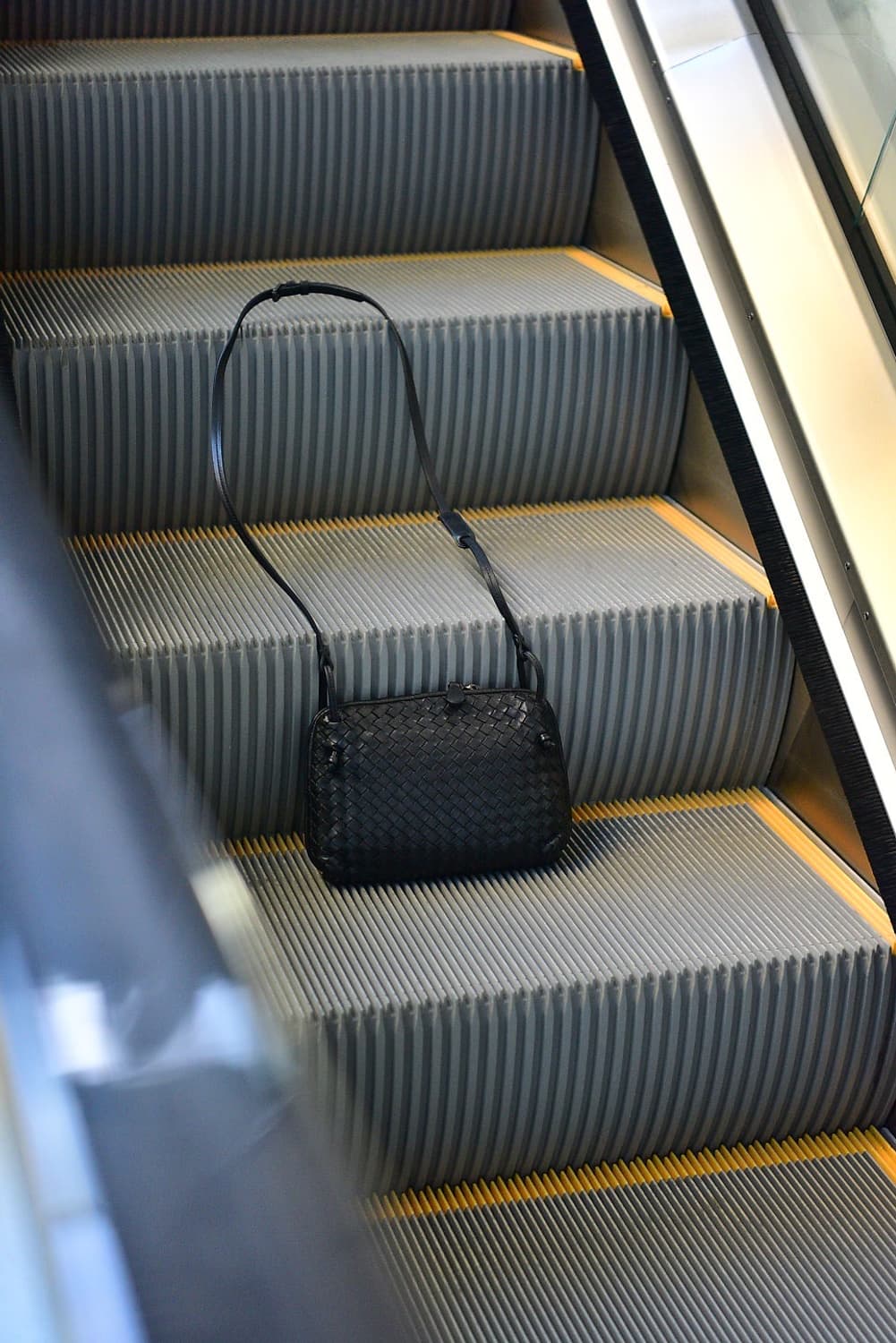 보테가베네타 블랙 인트레치아토 나파 노디니 크로스백(정품) 상품이미지1