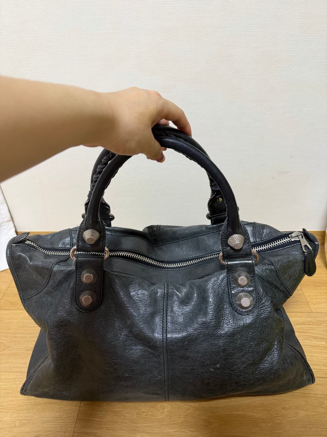 발렌시아가 클래식모터백 다크그레이 라지 상품이미지2