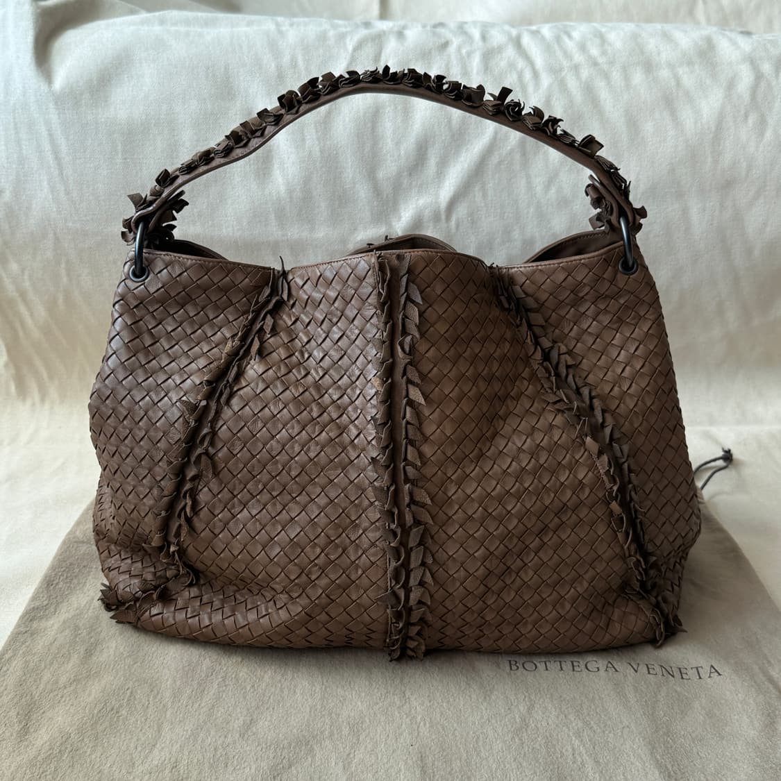 보테가 베네타 인트레치아토 라지 나파 프린지백 상품이미지5