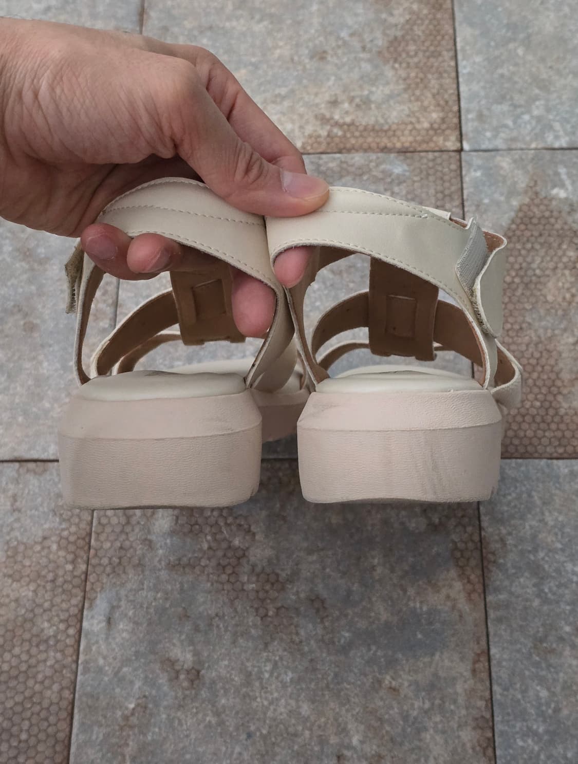 (240)락포트 애비 t 스트랩 샌들 상품이미지7