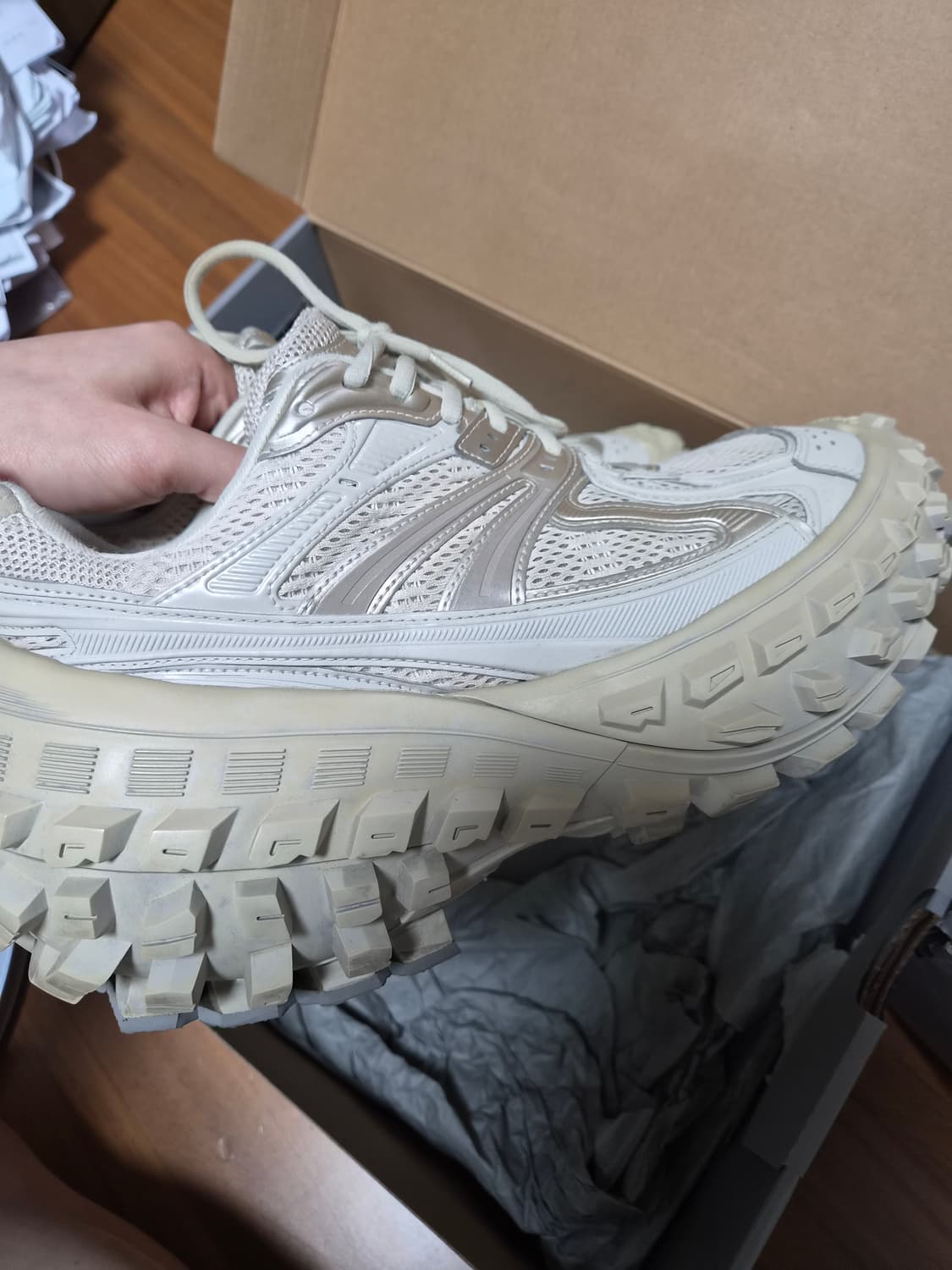 발렌시아가 디펜더 베이지 42사이즈 밑창보강 완료 상품이미지2