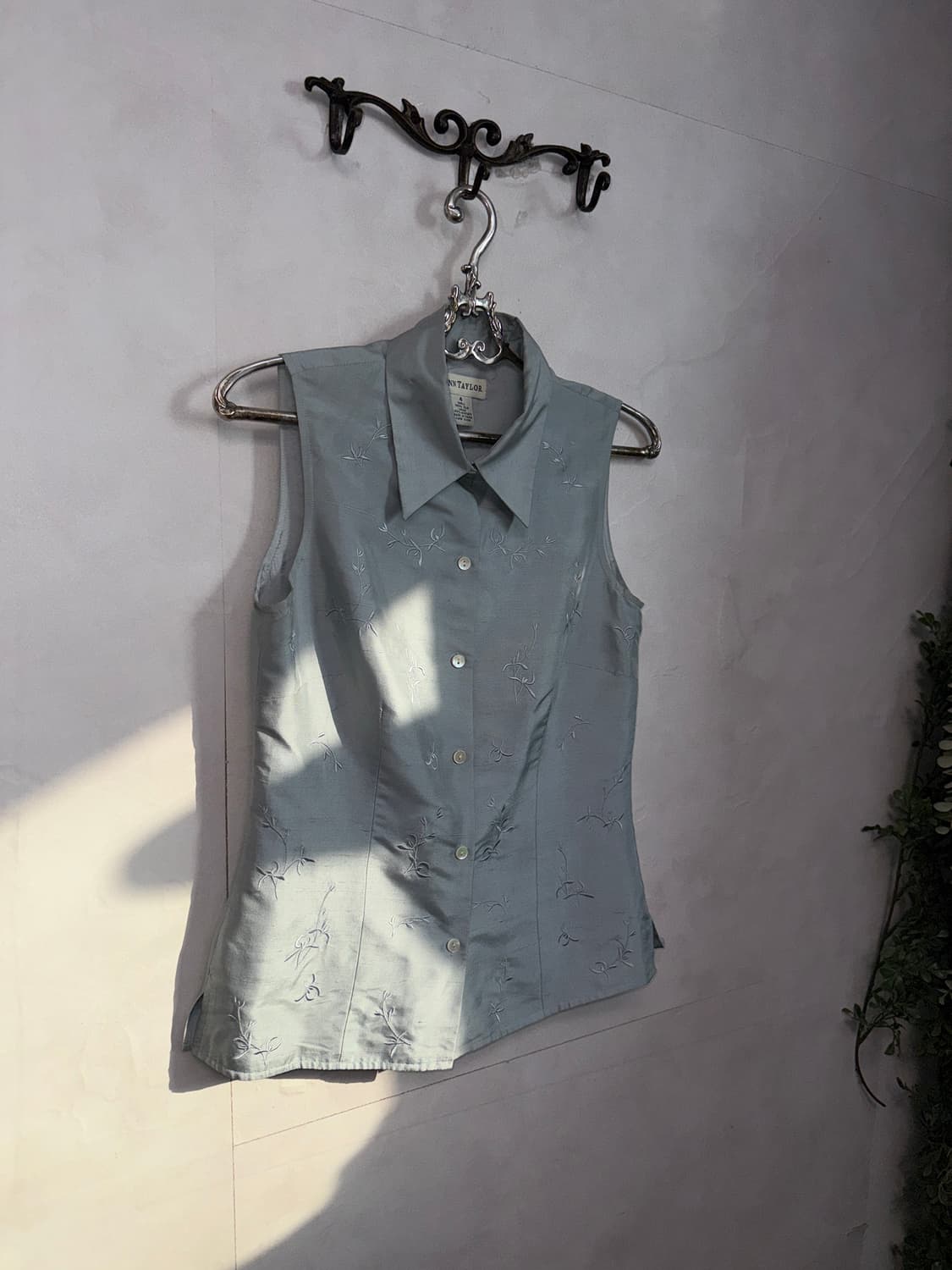 Mute blue oriental embroid silk vest 상품이미지3