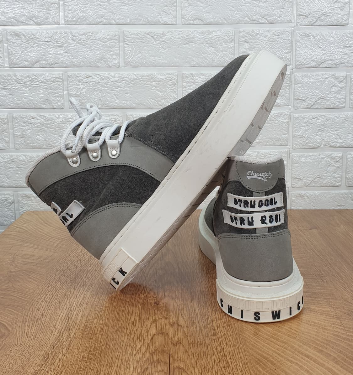 [270]치스윅 하이탑 스니커츠 (새상품) 상품이미지5