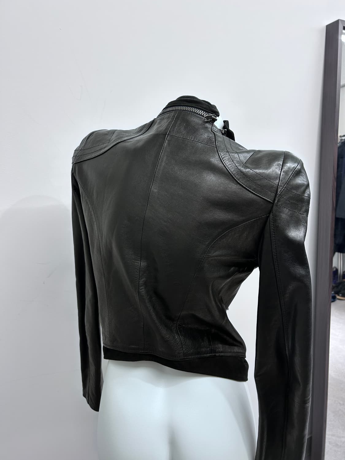 드레이프 넥 풀 오버 지퍼 램스킨 자켓 상품이미지10