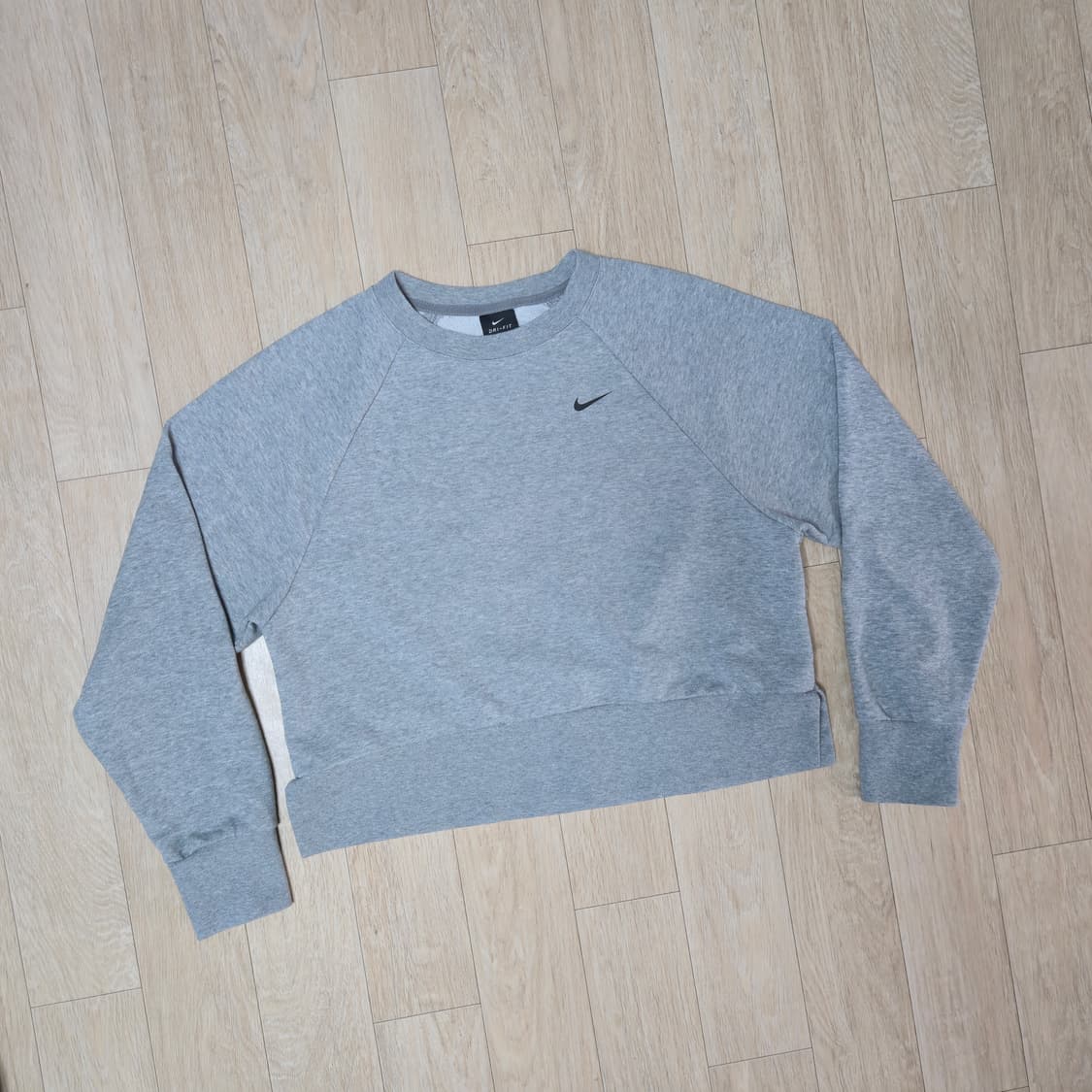 M) 나이키 우먼 뒷트임 루즈핏 크롭 맨투맨 상품이미지3