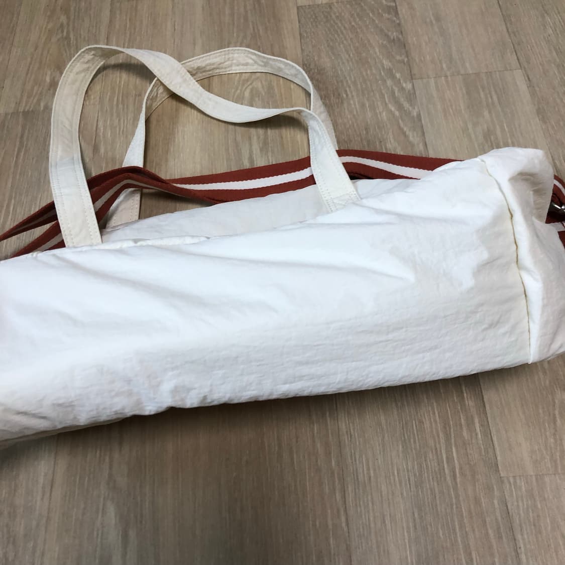 OS) 라코스테 X 스타벅스 LACOSTE 멀티플 보스턴백 아이보리 상품이미지4