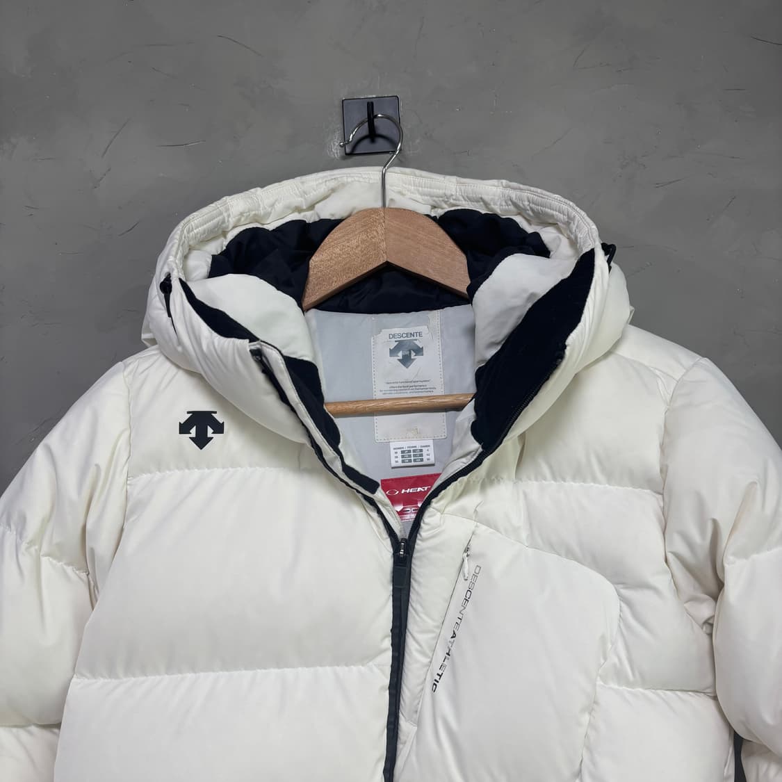 데상트 덕다운 패딩 화이트 상품이미지2