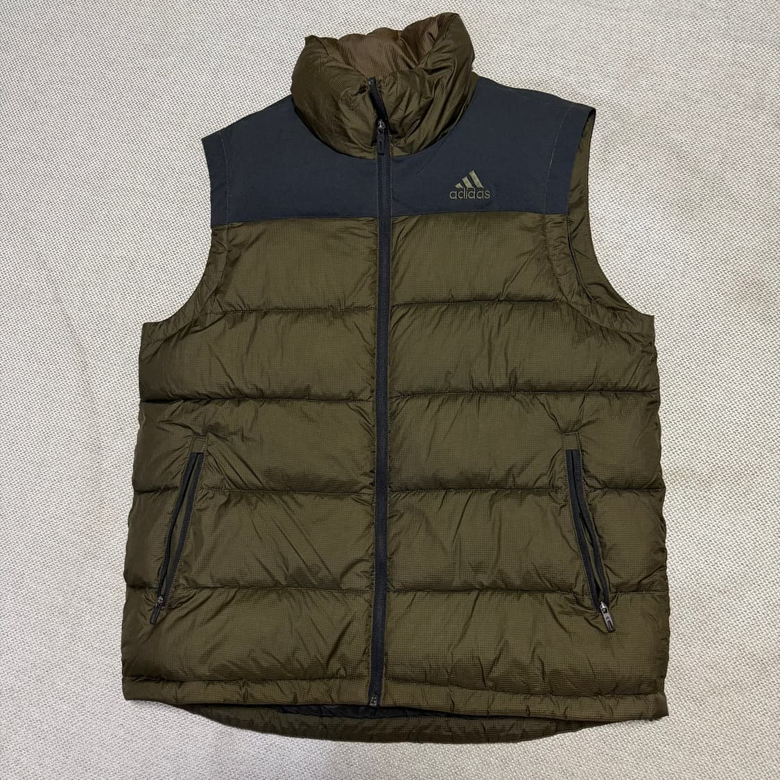 아디다스 카키 패딩 조끼 상품이미지1