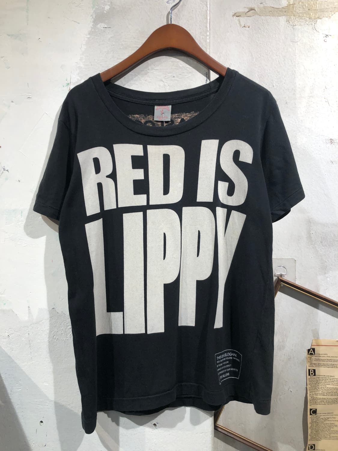 [2426]black red is lippy slogan t-shirt 상품이미지2